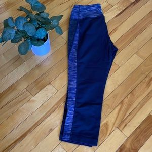 Athleta cropped workout pants - Size M